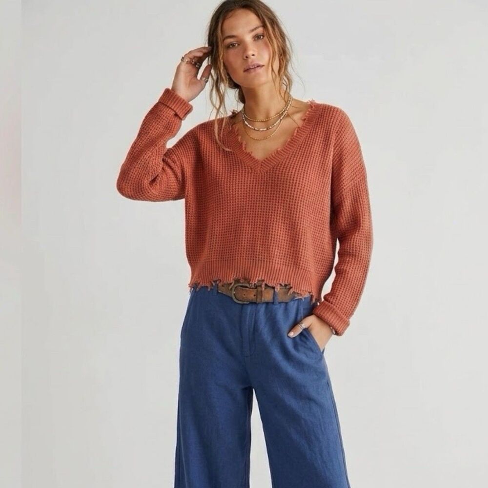 Moon & Madison Womens Sweater XS NWT Distressed Cropped Raw Hem V-Neck Boho